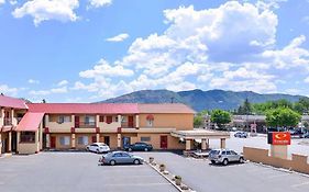 Econo Lodge Inn & Suites